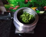A picture of step 2 of Dal palak.