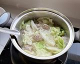 รูปขั้นตอนการทำที่ 2 ของ ต้มจืดกะหล่ำปลี วุ้นเส้น หมูสับ