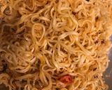 Hình bước làm 2 của món Mì xào cải và ớt sate