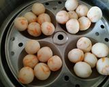 A picture of step 6 of Streamed rice balls.
