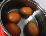Hình bước làm 1 của món Trứng gà ngâm nước tương