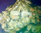 Foto langkah ke 3 dari resep Tumis Kerang Dara.