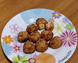 Foto langkah ke 3 dari resep Bola-bola Nasi Mozzarella.