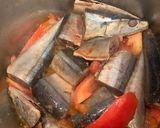 A picture of step 2 of Braised Mackerel with Young Jackfruit Fibers.