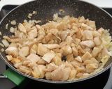 Foto del paso 3 de la receta Tortilla de setas al ajillo con chispa