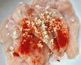 Hình bước làm 1 của món Salad Ức Gà Áp Chảo Sốt Mù Tạt