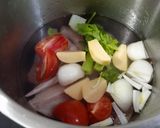 Foto del paso 2 de la receta: Por poco más de 10€. Caldo de pollo