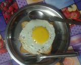 A picture of step 7 of Half fry omellete with 🍞bread.