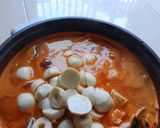 Foto langkah ke 4 dari resep Tomyam Baso ikan dan cumi.