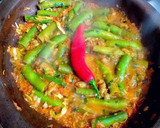 Foto del paso 5 de la receta: Tajine de habas tiernas con jureles blancos