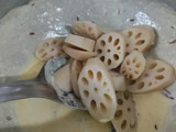 Nadru Yakhni (Kashmiri Style Lotus Stem in Yogurt)