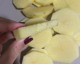Foto del paso 1 de la receta: Lubina al horno con patatas