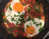 Foto del paso 4 de la receta: Shakshuka (huevos escalfados)