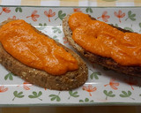 Foto del paso 3 de la receta: Tosta de porra con pimientos de piquillo