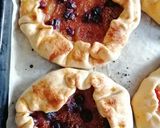 Foto del passaggio 4 della ricetta Galette autunnale con fichi e uva 🍇