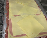 Foto del paso 2 de la receta: Rollo de carne con queso y jamón