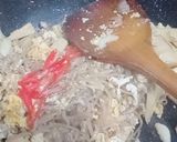 รูปขั้นตอนการทำที่ 3 ของ ผัดเส้นบุกสาหร่าย,หน่อไม้,ไข่,หมูสับ