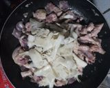 Hình bước làm 3 của món Gà Nấu Măng Chua