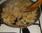 Foto del paso 2 de la receta: Relleno para empanadas de panceta,cebolla y queso