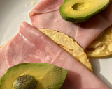 Foto del paso 4 de la receta: Wraps rápidos para cenar, de jamón cocido, con aguacate e higos