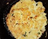 A picture of step 4 of Piyaz hari mirch ka Omelette.