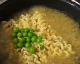 A picture of step 2 of Peas Maggi.
