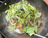A picture of step 6 of Stir-fry mussels with ginger and basil.