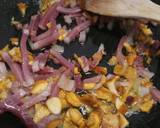Garganelli con speck, finferli e zafferano recipe step 2 photo
