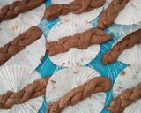 Foto langkah ke 5 dari resep Donat Kepang Pisang Cokelat (eggless dan no ulen).