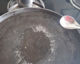 A picture of step 2 of Onion and capsicum Chilla.