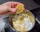 A picture of step 2 of Apple pear pie.