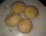 A picture of step 4 of Dry fruit ravioli samosa.