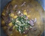 Foto del paso 7 de la receta: Patatas con níscalos y espinazo de cerdo