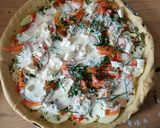 Une image de l'étape 4 de Pizza courgette poivron feta et truite fumée.