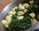 A picture of step 4 of Aloo palak methi ki bhujia.