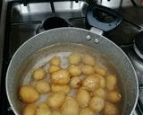 A picture of step 1 of Cheesy smashed potatoes.