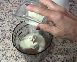 Foto del paso 1 de la receta: Crema Kinder White se hace en un pispás 🤤