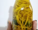 Foto del paso 3 de la receta: Aceite aromático cítrico (mandarina 🍊 y limón 🍋)