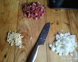 Foto del paso 1 de la receta: Guisantes salteados con jamón en olla GM