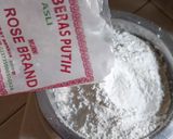 Foto langkah ke 1 dari resep Kue Putu ayu gula merah.