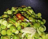 A picture of step 4 of Turai ki sabzi.