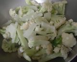 A picture of step 1 of Aloo Gobhi.
