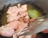 Foto langkah ke 2 dari resep Kepala Ayam Goreng Ungkeb Bumbu Instan.