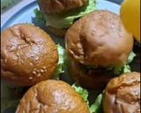 Foto langkah ke 3 dari resep Burger Mini.