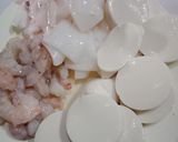 Foto langkah ke 2 dari resep Cah Wortel Tofu Seafood.