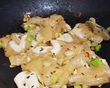 Foto del paso 1 de la receta: Pechuga de pollo en salsa de tomate y jengibre con feta