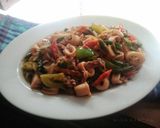 Foto langkah ke 6 dari resep Oseng Cumi Saus Tiram Pedas.