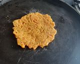 A picture of step 4 of Onion and capsicum Chilla.