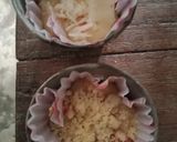 Foto langkah ke 7 dari resep Muffin Ketan Putih Buah Naga dengan Crumble.