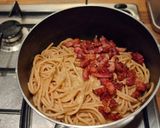 A picture of step 4 of Spaghetti Carbonara.